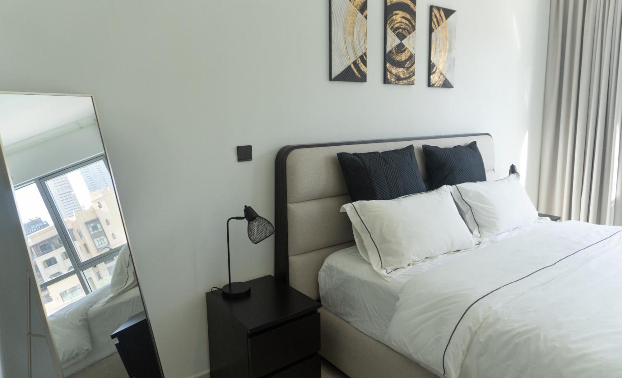 Downtown Oasis, Burj Khalifa Views, Luxury Amenities Apartamento Dubai Exterior foto
