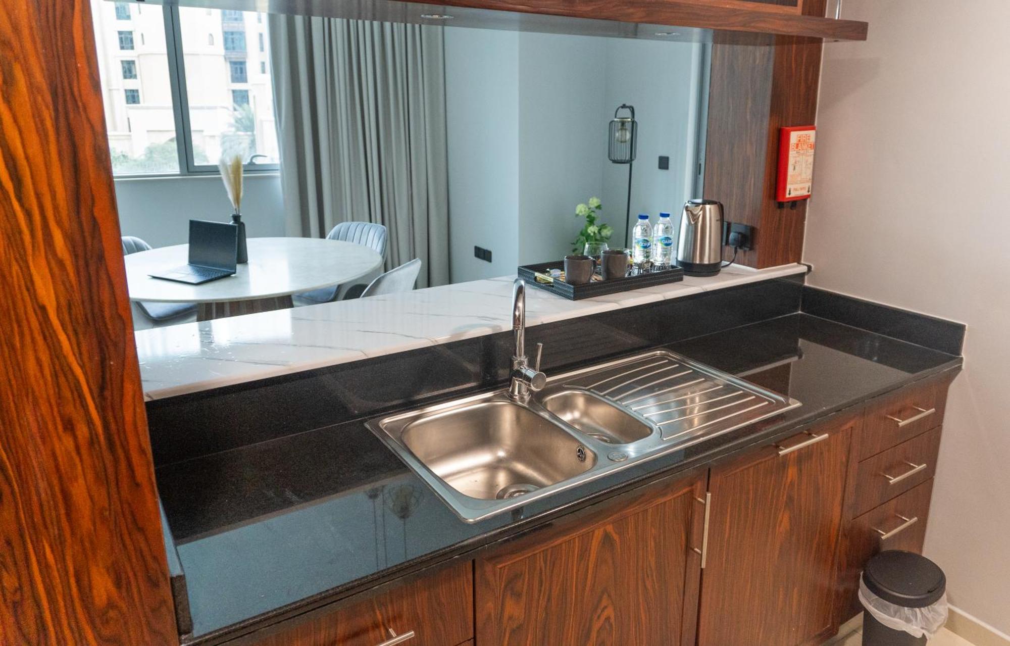 Downtown Oasis, Burj Khalifa Views, Luxury Amenities Apartamento Dubai Exterior foto