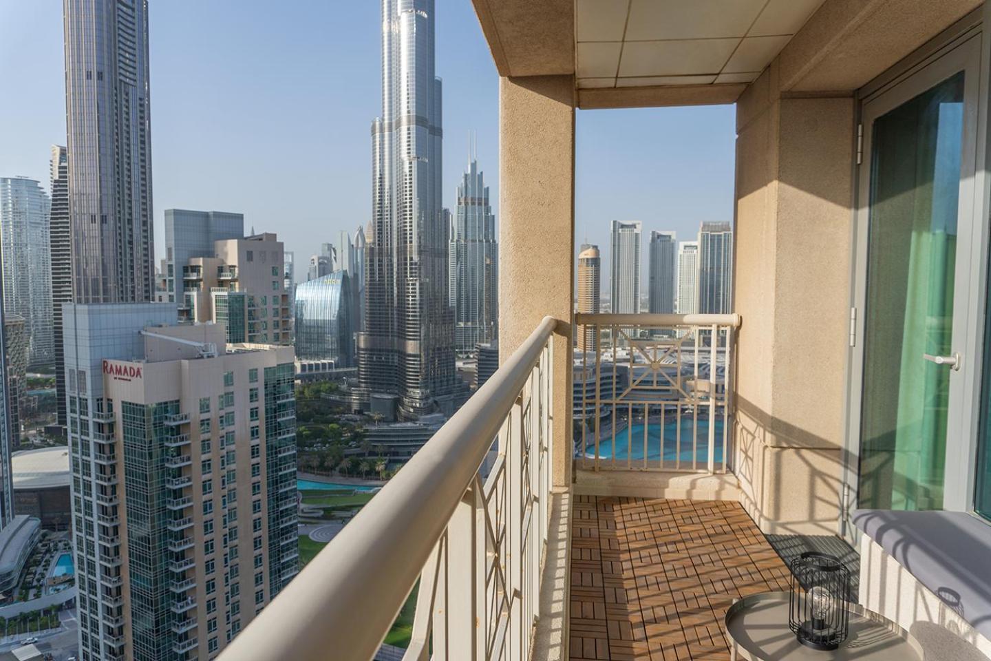 Downtown Oasis, Burj Khalifa Views, Luxury Amenities Apartamento Dubai Exterior foto
